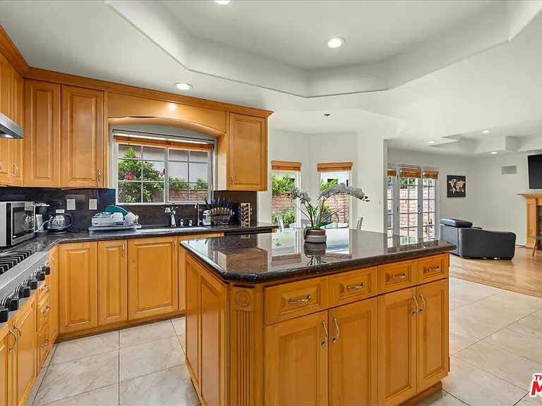 5029 Lemona Ave — Photo 21