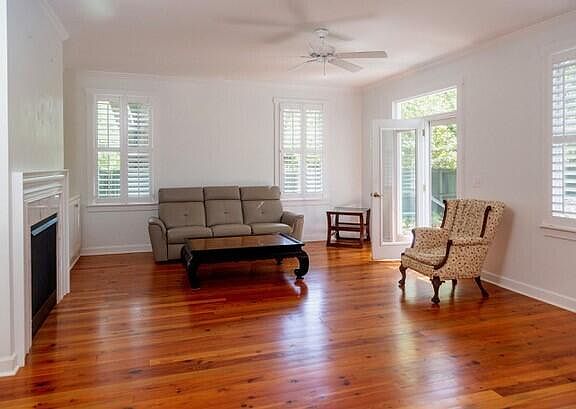 5th image of 622 Venning St