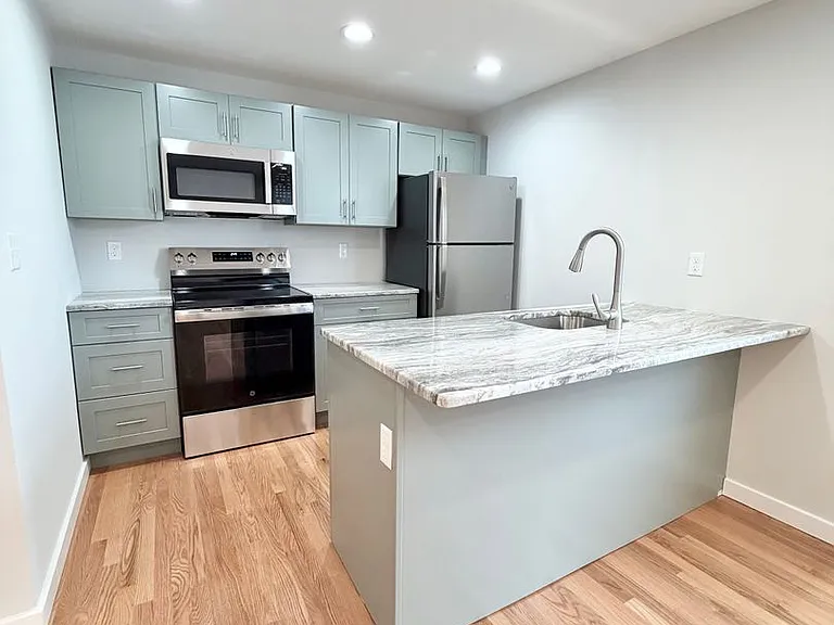 18 Cedar St — Photo 15