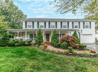 105 Manchester Ln, Stony Brook, NY 11790