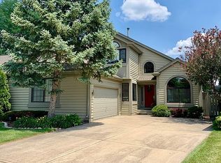 115 Seneca Trl, Bloomingdale, IL 60108