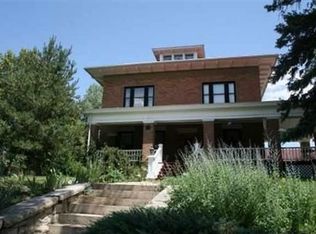 135 N 6th St, Douglas, WY 82633