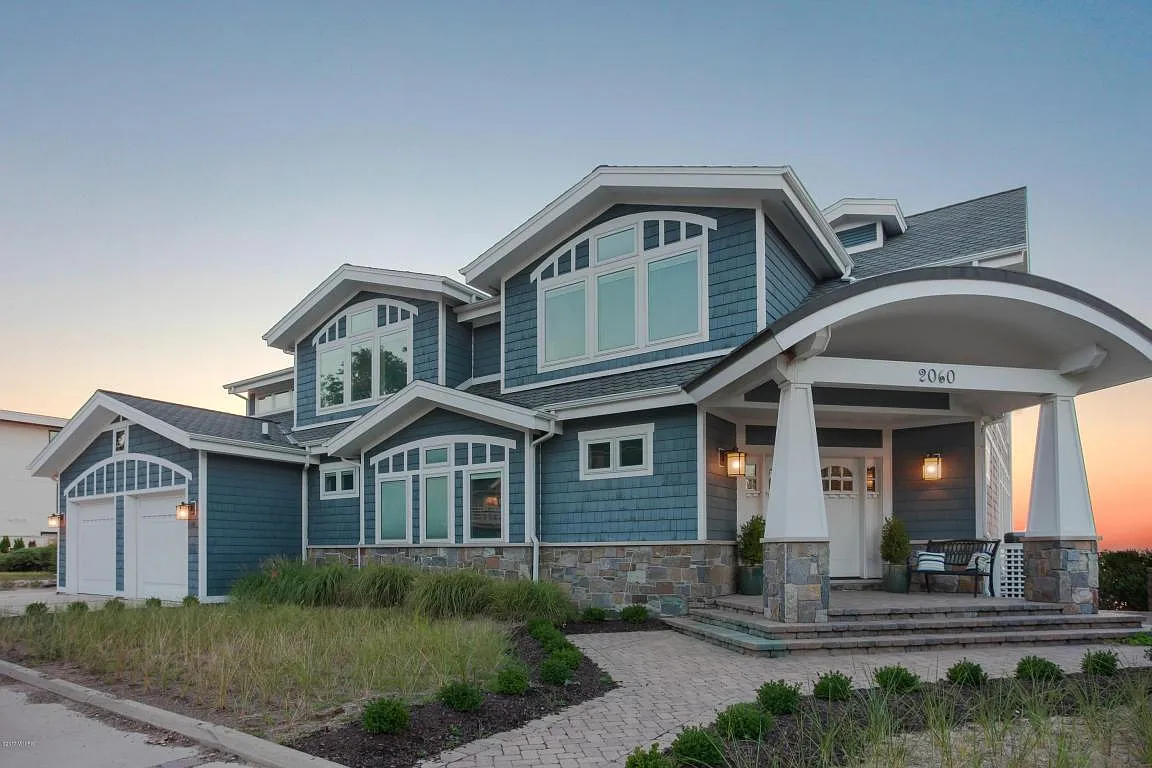 2060 Lake Shore Dr photo 1