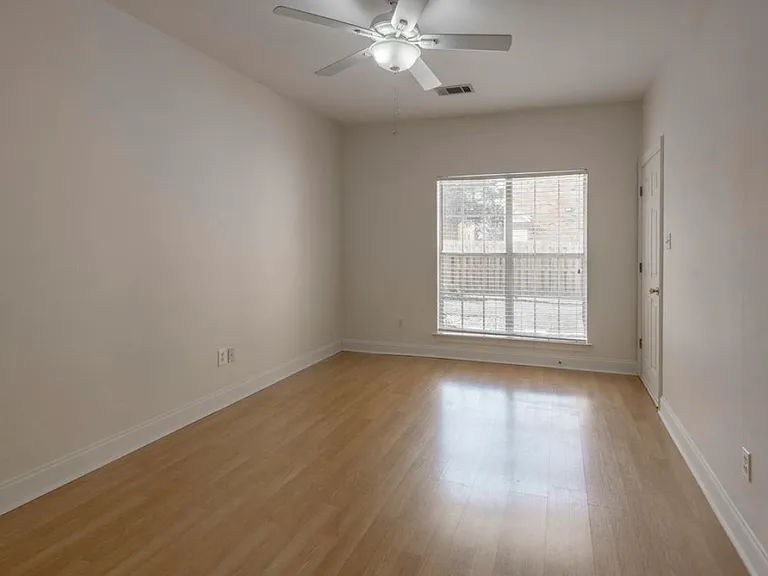 4625 Burbank Dr #206 — Photo 11