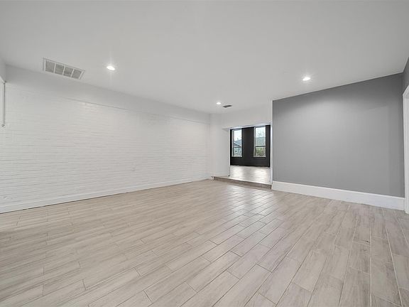 3rd image of 11005 Gloria Drive