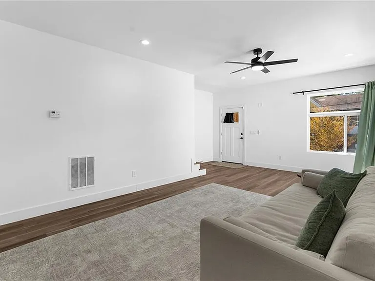 598 Formwalt St SW #A — Photo 5