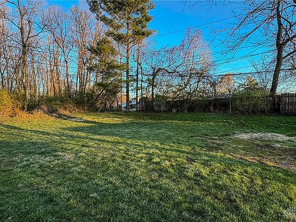 3rd image of 465 Westfield Dr