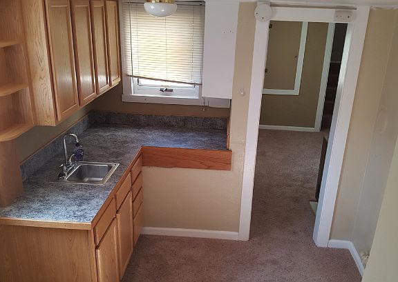 3rd image of 903 Harney St