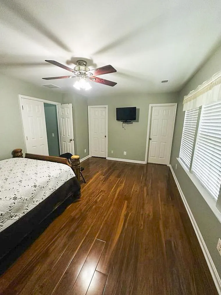 2 bed, 2.0 bath, 2720 sqft, $1,594 — Photo 3