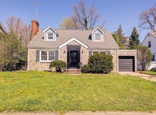 19 Maple Dr, New Hyde Park, NY 11040