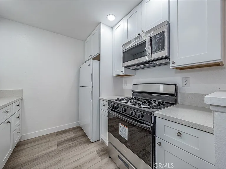 1650 S Campus Ave #17 — Photo 9