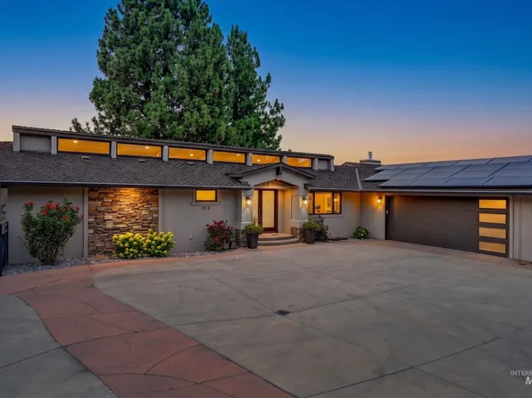812 E Hearthstone Dr, Boise, ID 83702