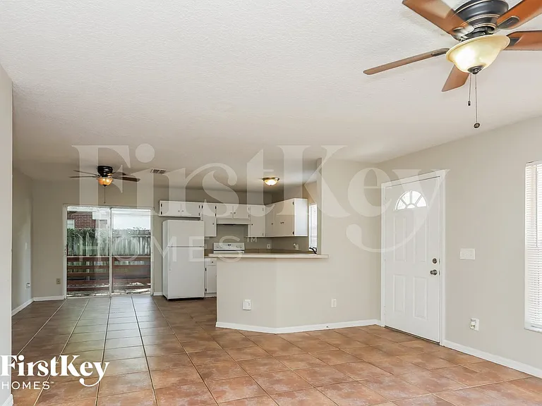 1210 E Palifox St — Photo 3