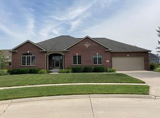 9911 Flat Water Cir, Lincoln, NE 68527