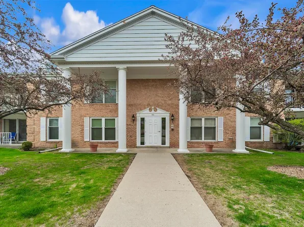 945 West Heritage COURT #105, Mequon, WI 53092