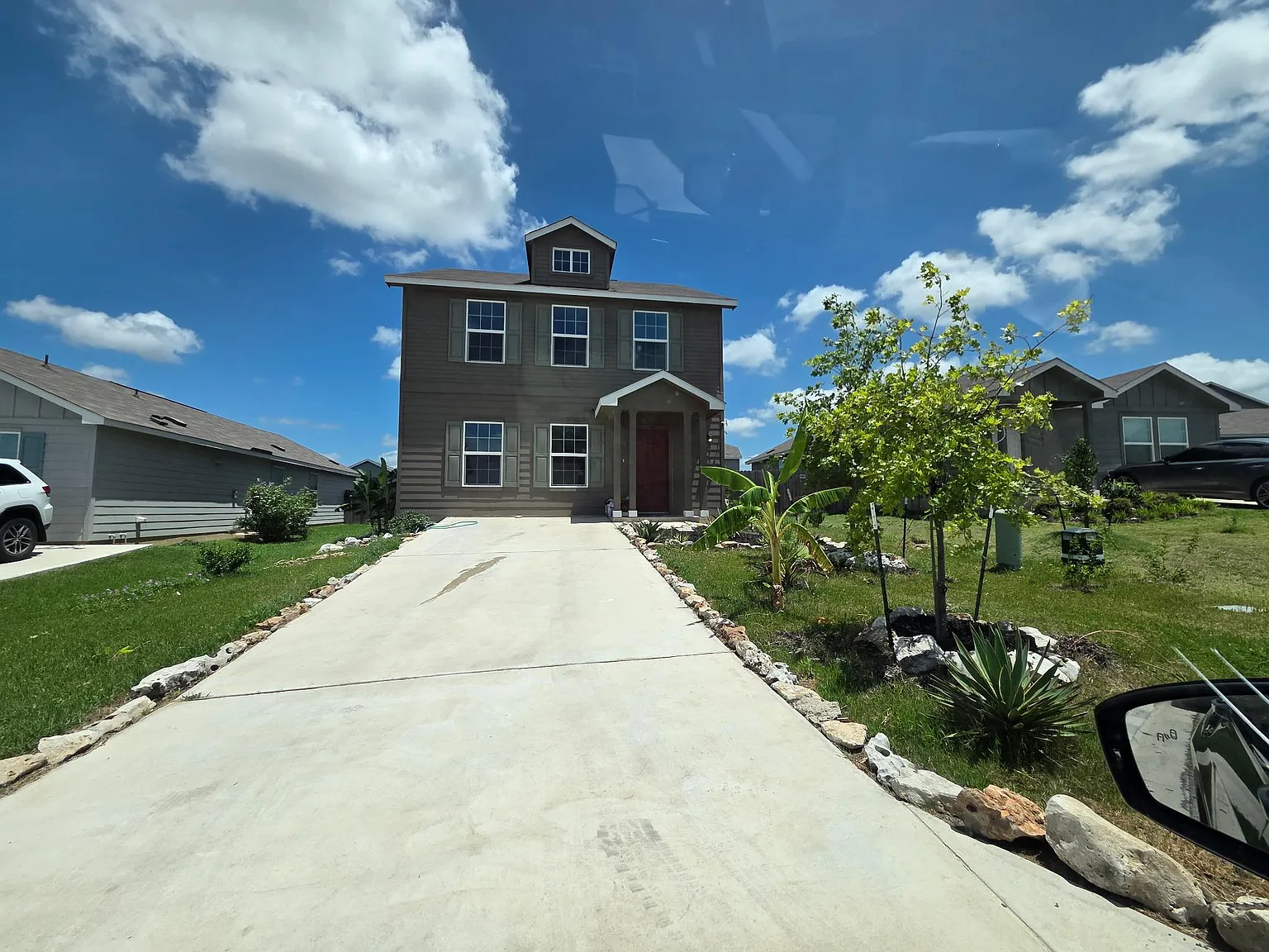 4 bed, 2.5 bath, 1879 sqft, $1,900 — Photo 2