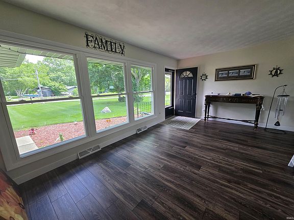 4th image of 54141 Eastview Dr