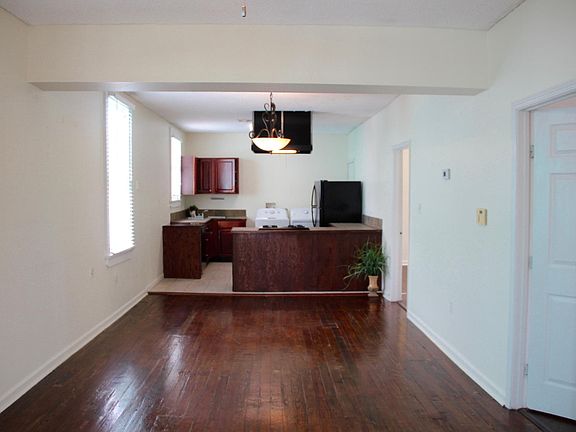 2nd image of 2325 Robert St Floor 2