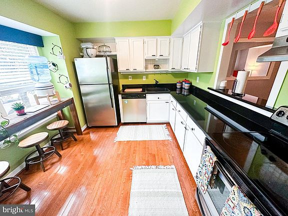 4th image of 2 Falmouth Ct