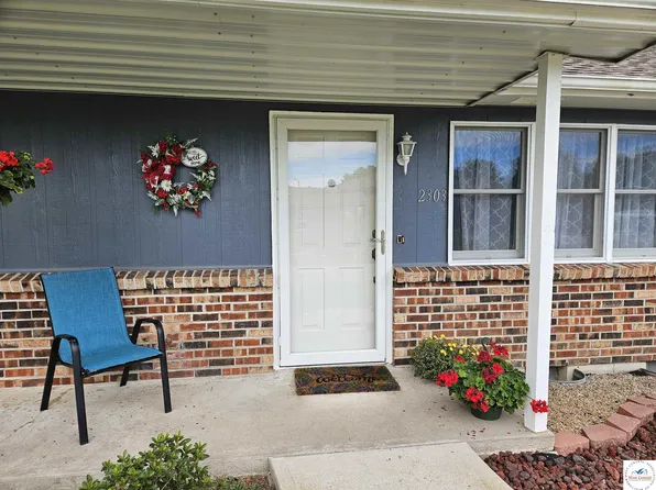 2303 Briarwood Dr, Sedalia, MO 65301