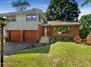 1152 Walnut Ln, Northbrook, IL 60062