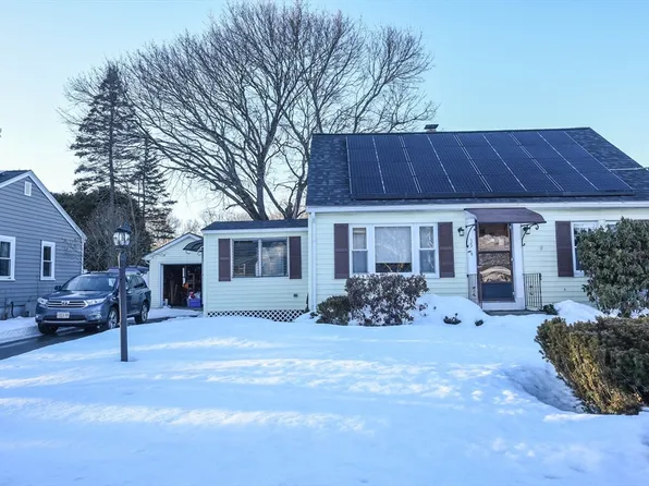 35 Beverly Ave, Uxbridge, MA 01569