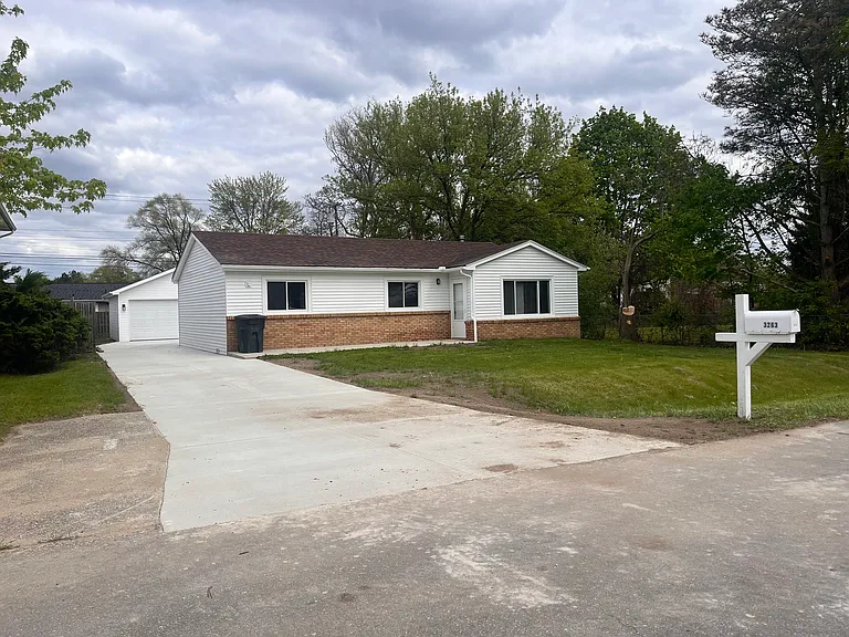 3263 Hessel Ave — Photo 1