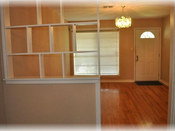 2nd image of 4933 Holmes Dr