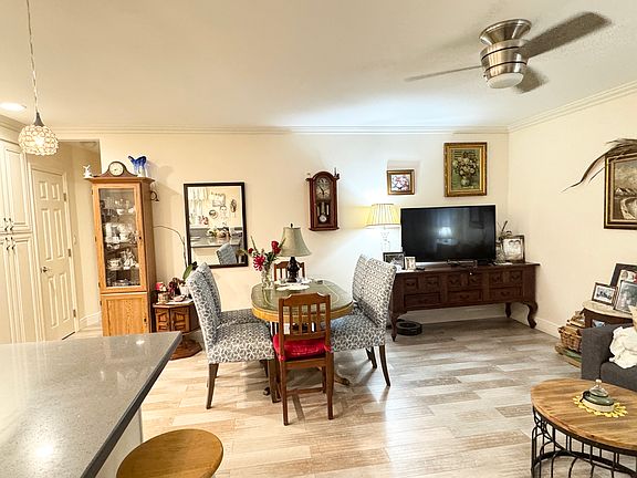 3rd image of 4056 Lake Osborne Dr APT 11