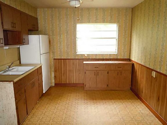 3rd image of 495 Garden Dr N