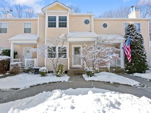 10 CHASE COMMONS #10, Yaphank, NY 11980