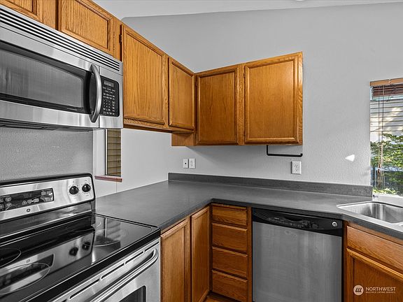 5th image of 406 10th Street #C302
