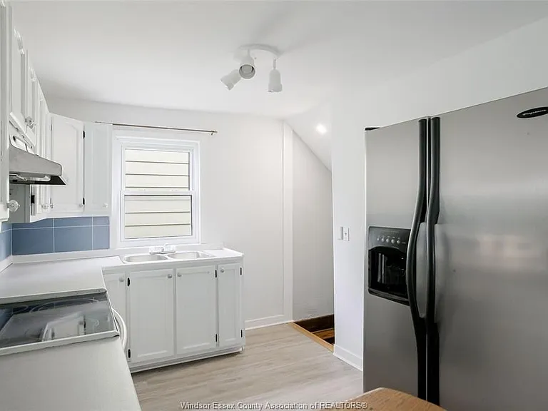 1453 Marentette Ave #UPPER — Photo 8
