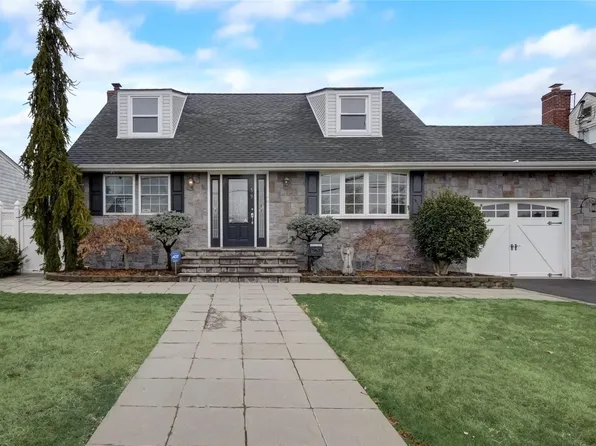 59 Ellen Street, Bethpage, NY 11714