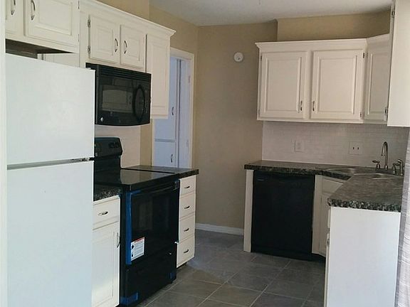 4th image of 1405 NW Longview Ave