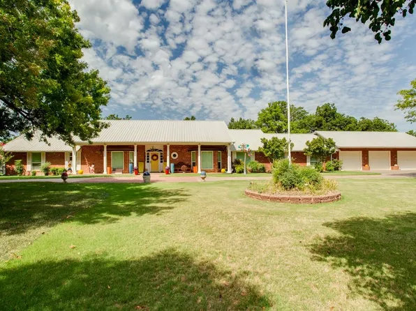 1414 N Oakwood Rd, Enid, OK 73703