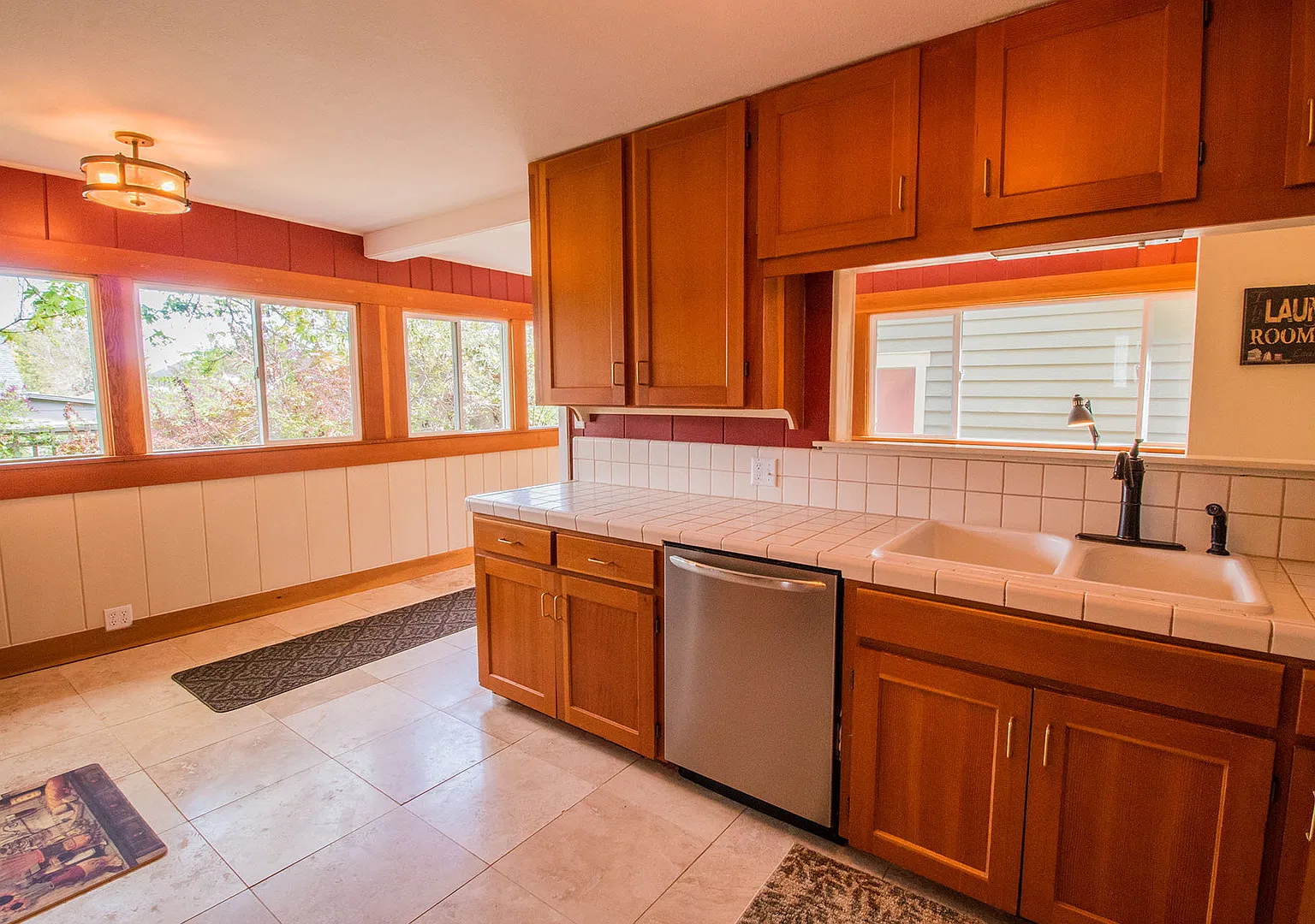 Zara's Cottage: Fully Furnished, blocks to downtown Jacksonville, Garage $300 Utility Fee — Photo 4
