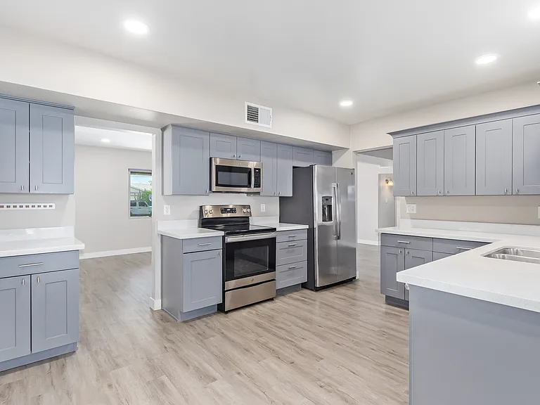 2136 W Village Dr — Photo 19