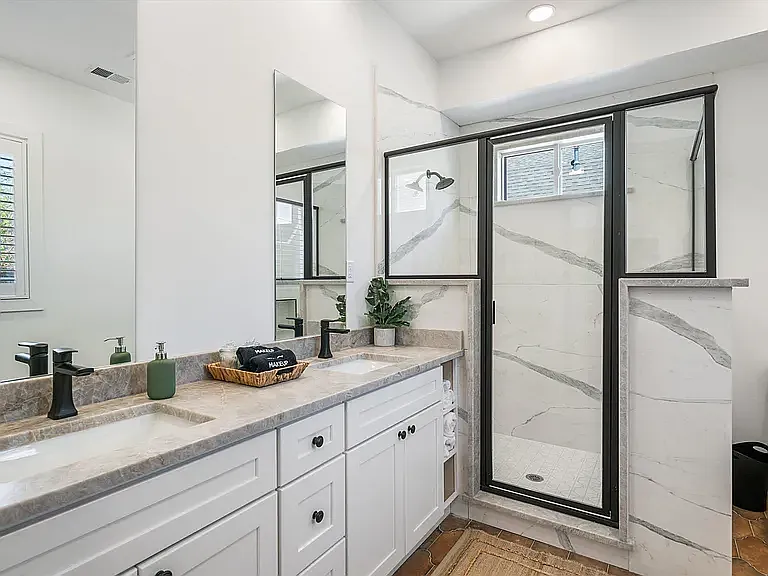 2228 Oliver Ave — Photo 5