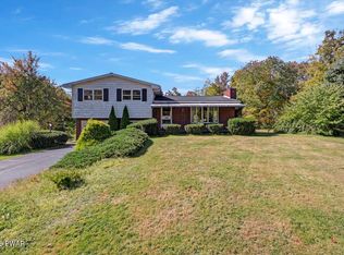 100 Spring Hill Rd, Moscow, PA 18444