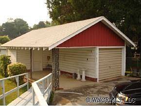 5th image of 696 Pisgah Dr