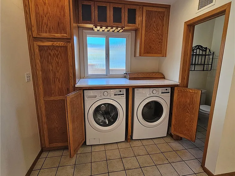 12627 Manor Dr — Photo 30