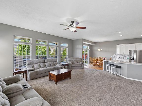 3rd image of 1094 Hayward Cir