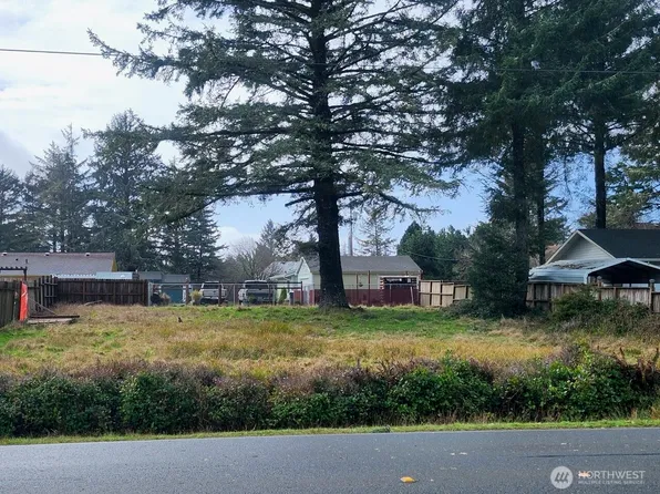 337 Mount Olympus Avenue SE, Ocean Shores, WA 98569