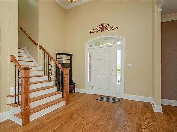 4th image of 1800 Carlington Ct
