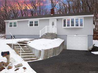120 Cook Ln, Beacon Falls, CT 06403