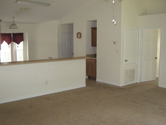 5th image of 11247 Lakeview Dr