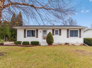 611 E San Marnan Dr, Waterloo, IA 50702