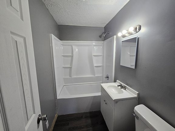 4th image of 513 SE Pinecrest Dr