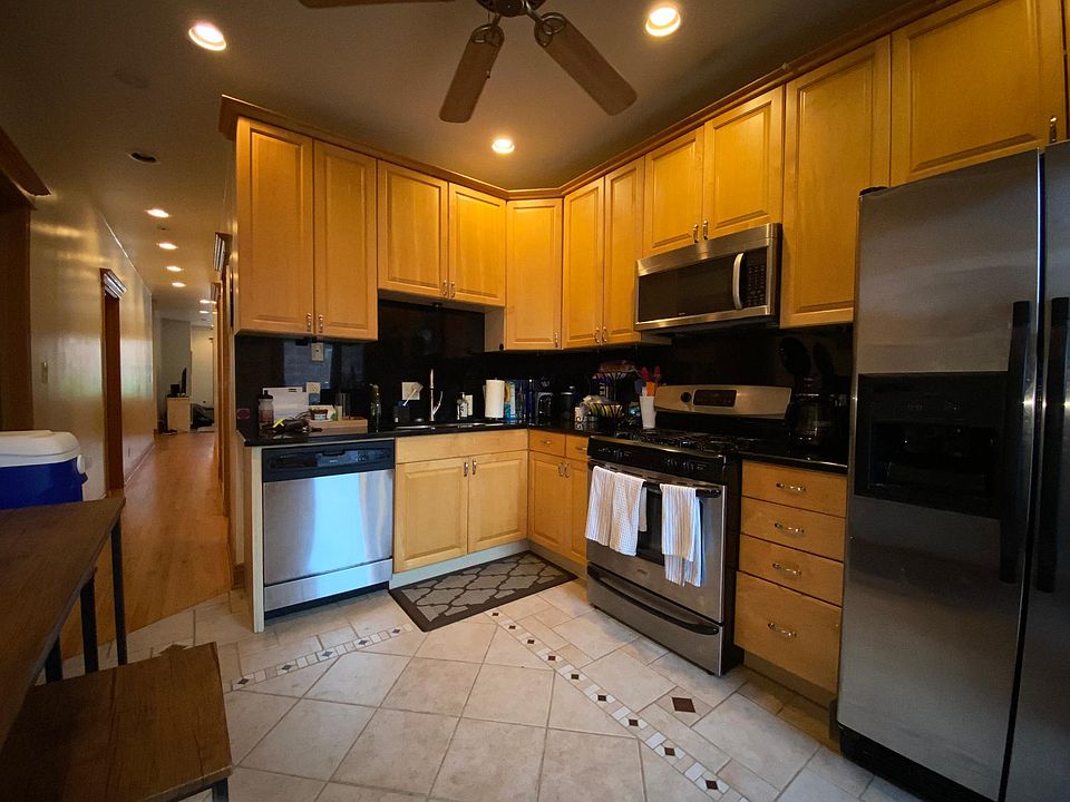 1st image of 2043 W Homer St #1